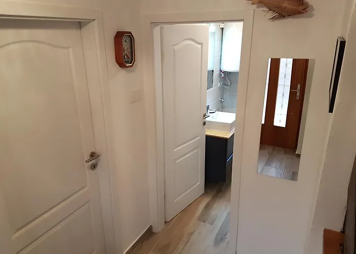 アパート Sutlic ネレジネ